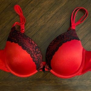 Vassarette red bra with black lace size 34A